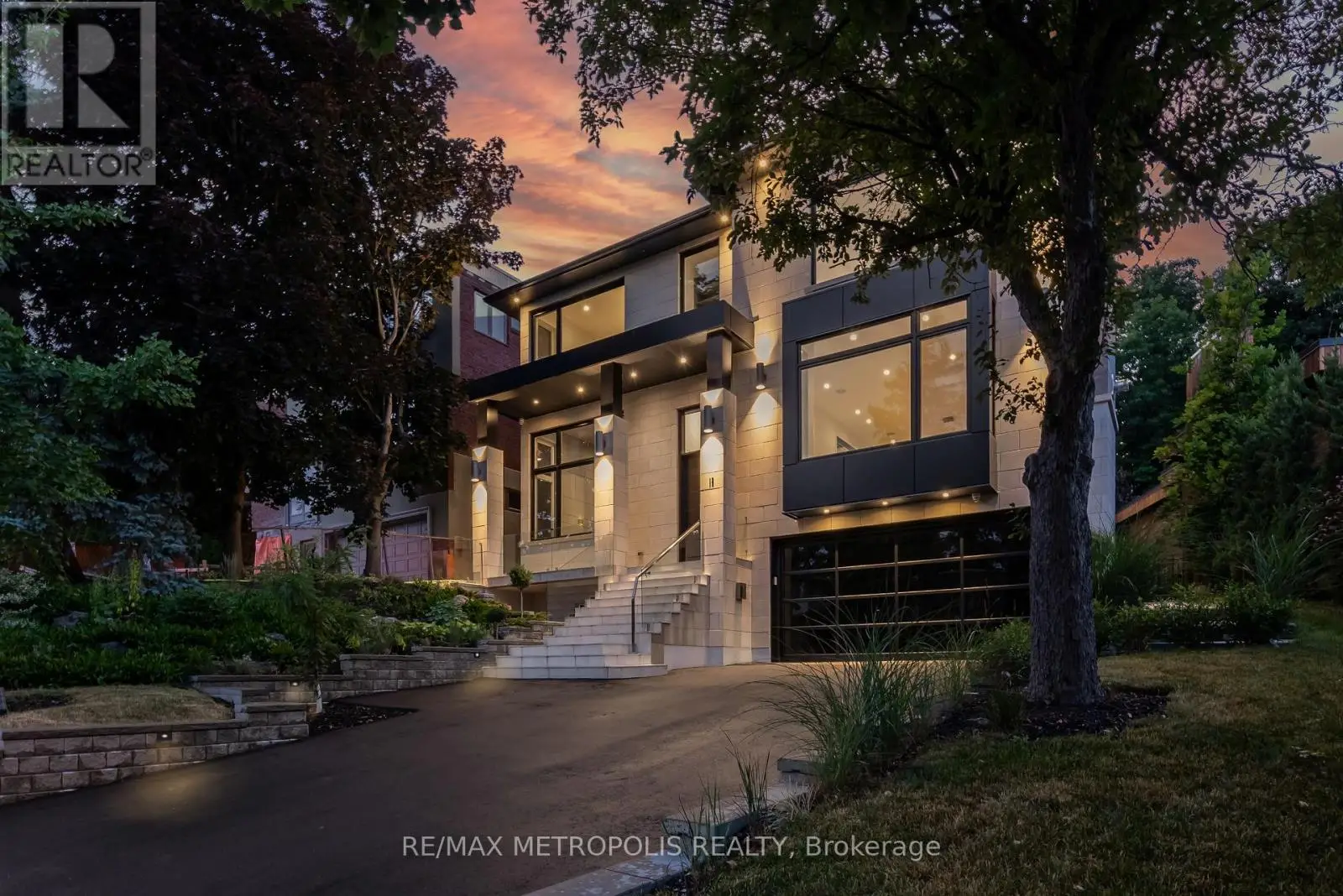 12 Bearwood Drive, Toronto (Edenbridge-Humber Valley)