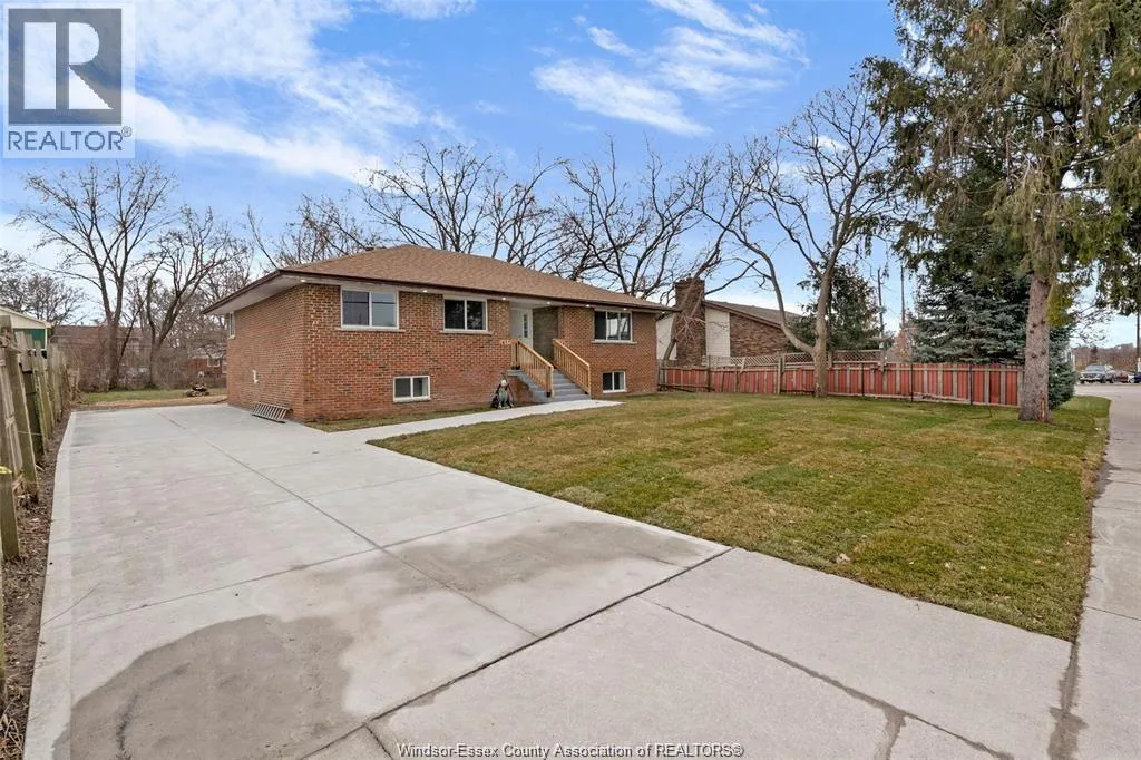 1457 S CAMERON, Windsor
