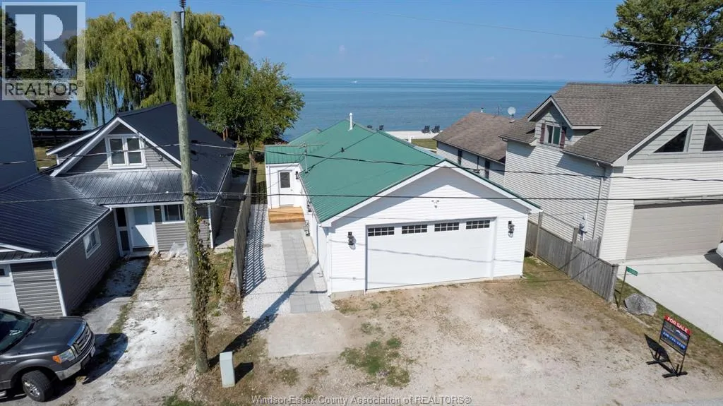 1564 Caille Avenue, Lakeshore