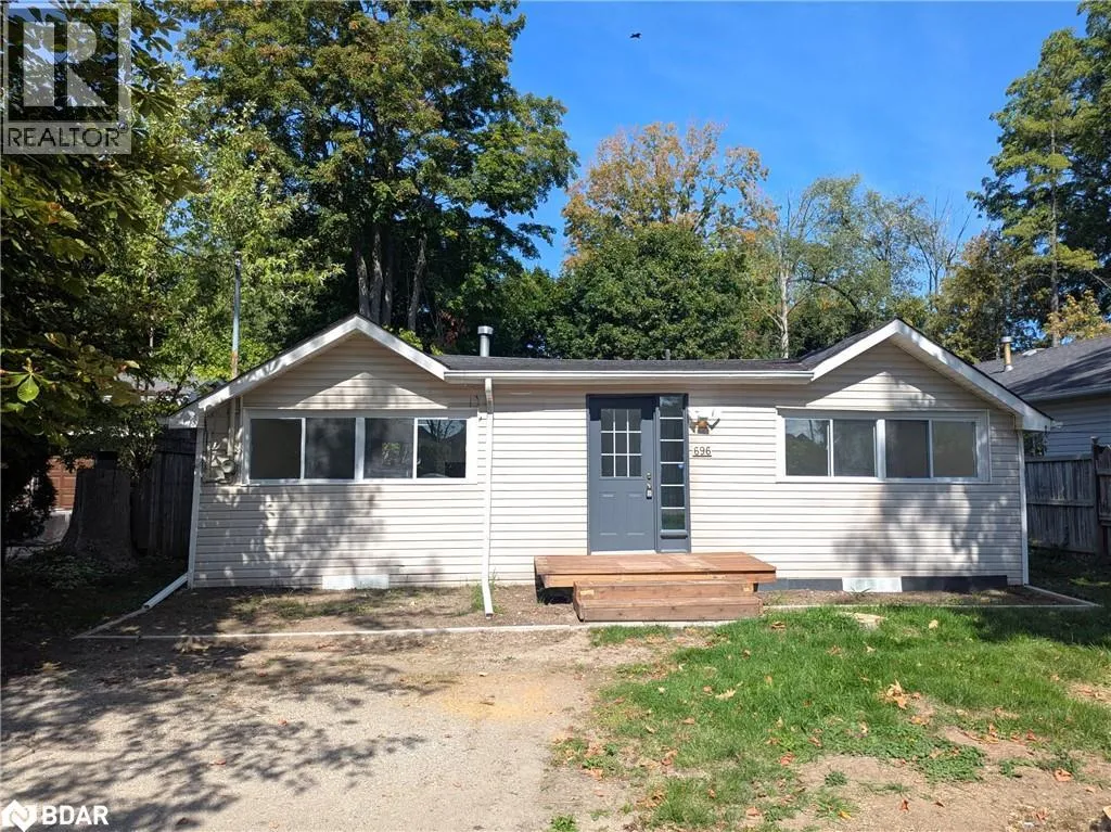 696 HASTINGS Avenue, Innisfil