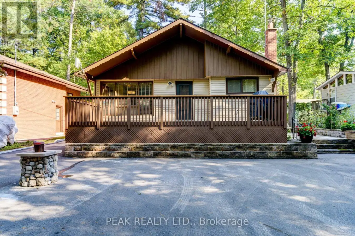 11 Glen Avenue South, Tiny