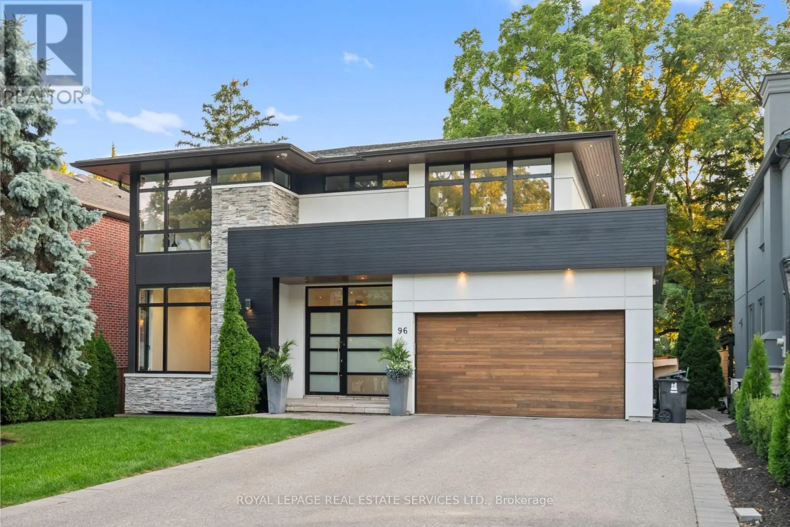 96 Montgomery Road, Toronto (Kingsway South)