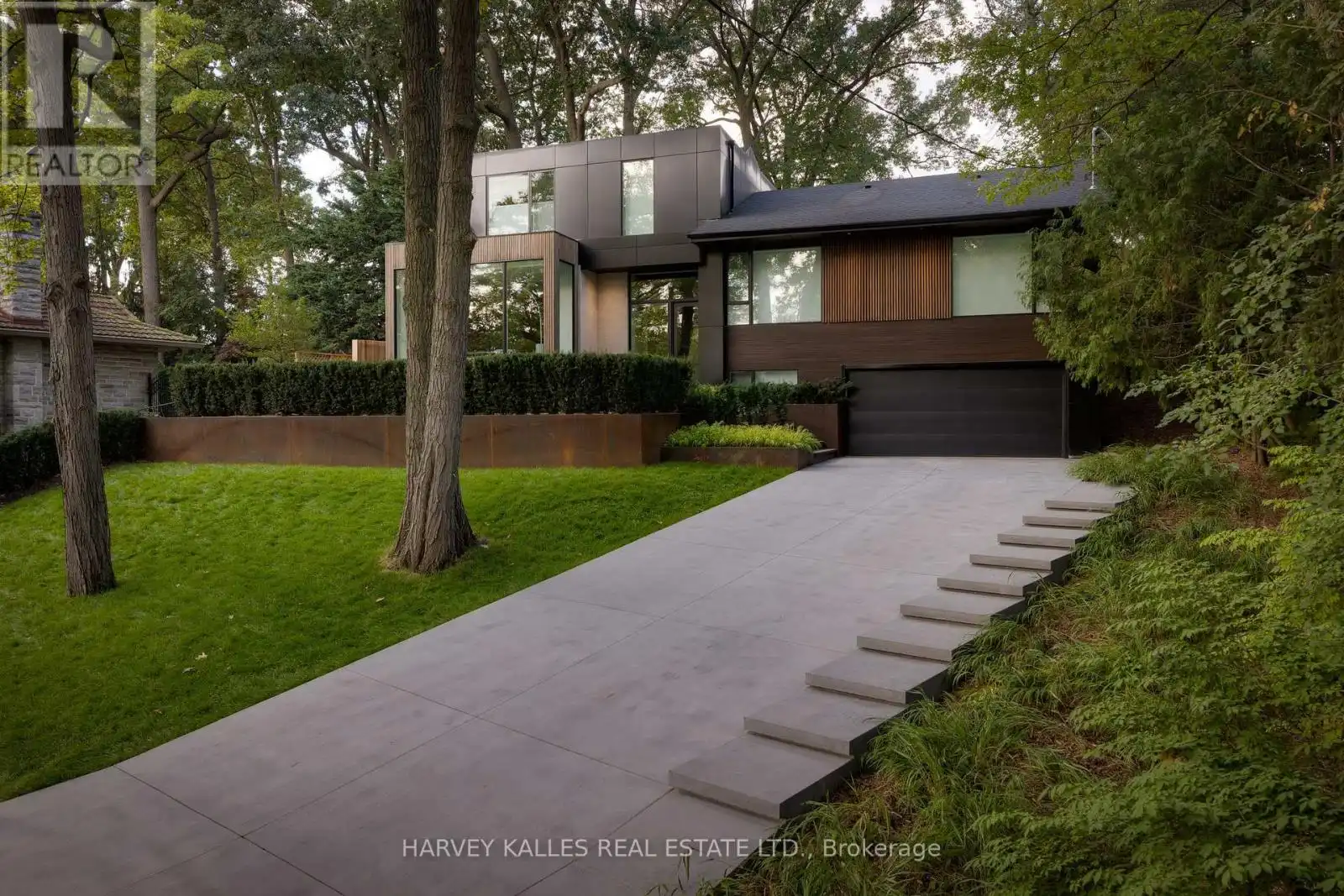 30 Edenbrook Hill, Toronto (Edenbridge-Humber Valley)