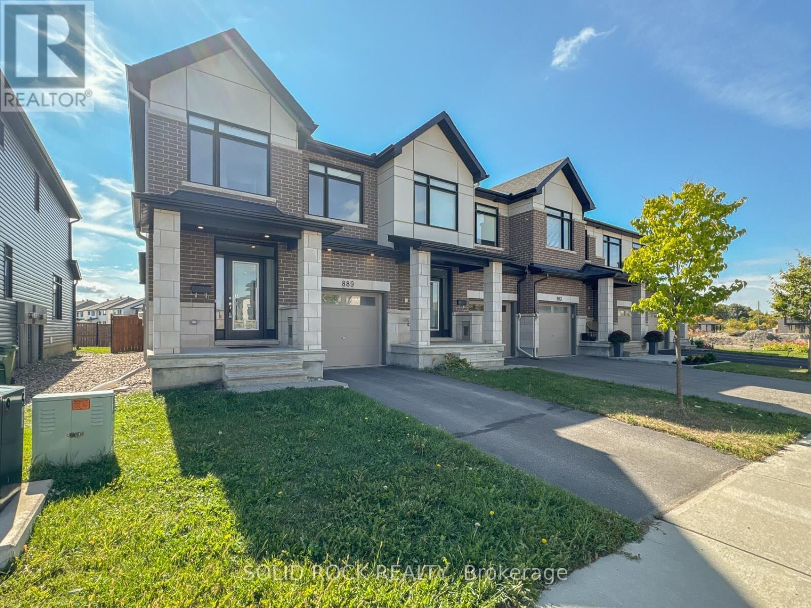 889 Solarium Avenue, Ottawa