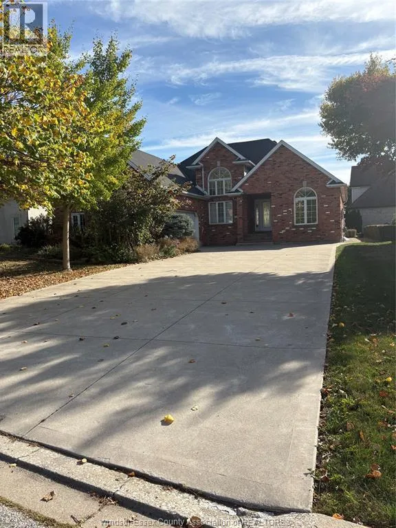 823 LAKE SHORE Drive, Windsor