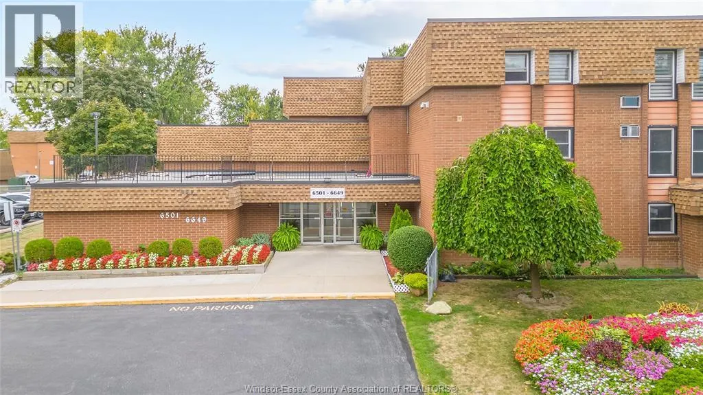 6613 THORNBERRY Crescent, Windsor