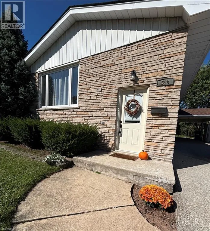 582 CHAMBERLAIN Road, Burlington