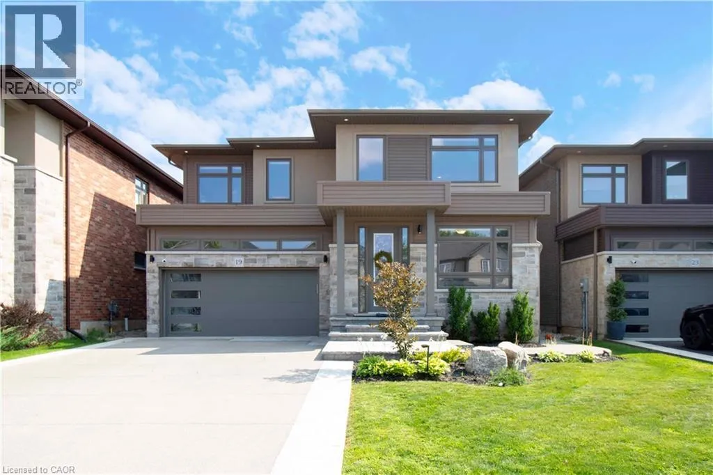 19 SECINARO Avenue, Ancaster
