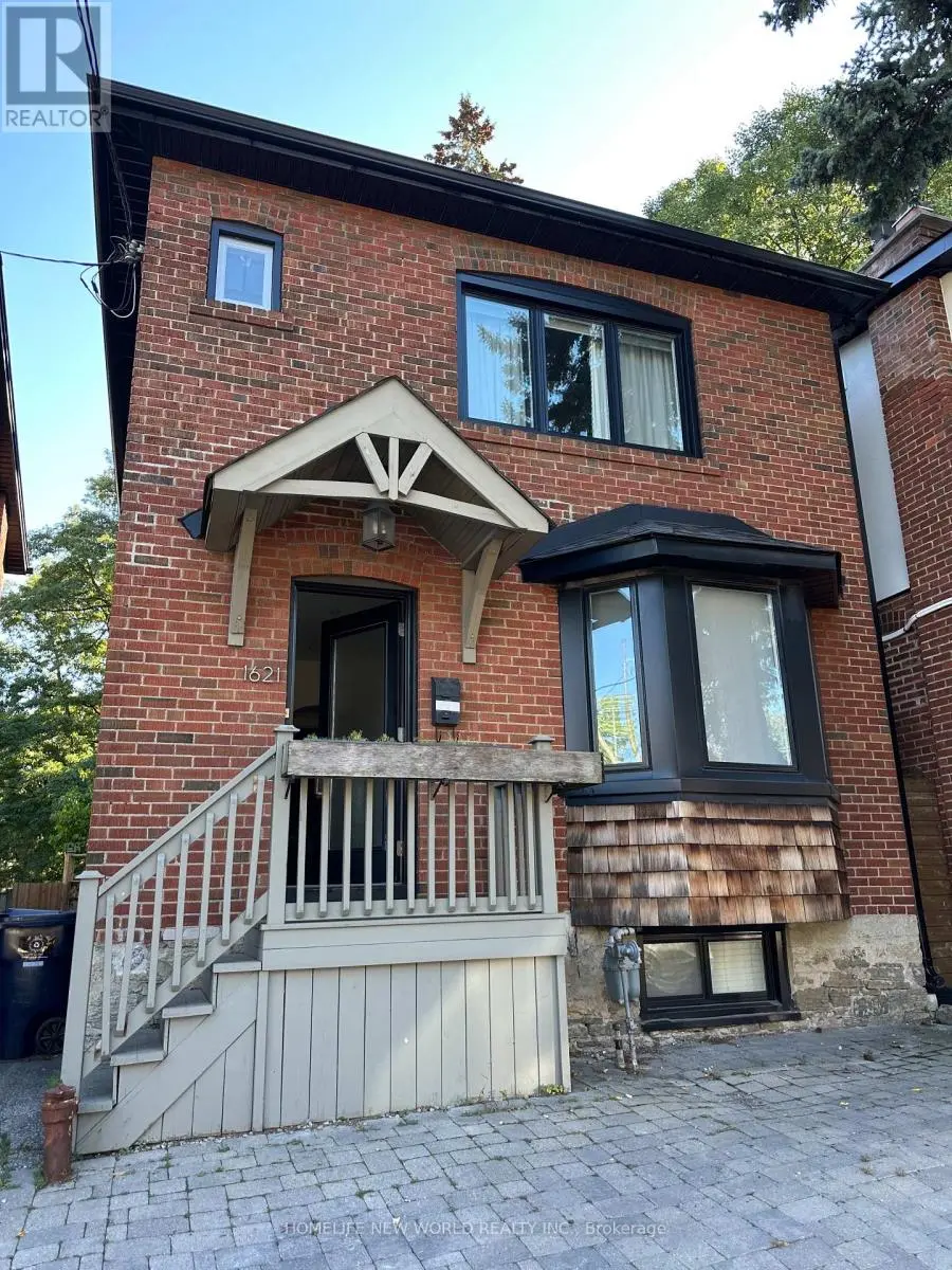 1621 Mount Pleasant Road, Toronto (Lawrence Park North)