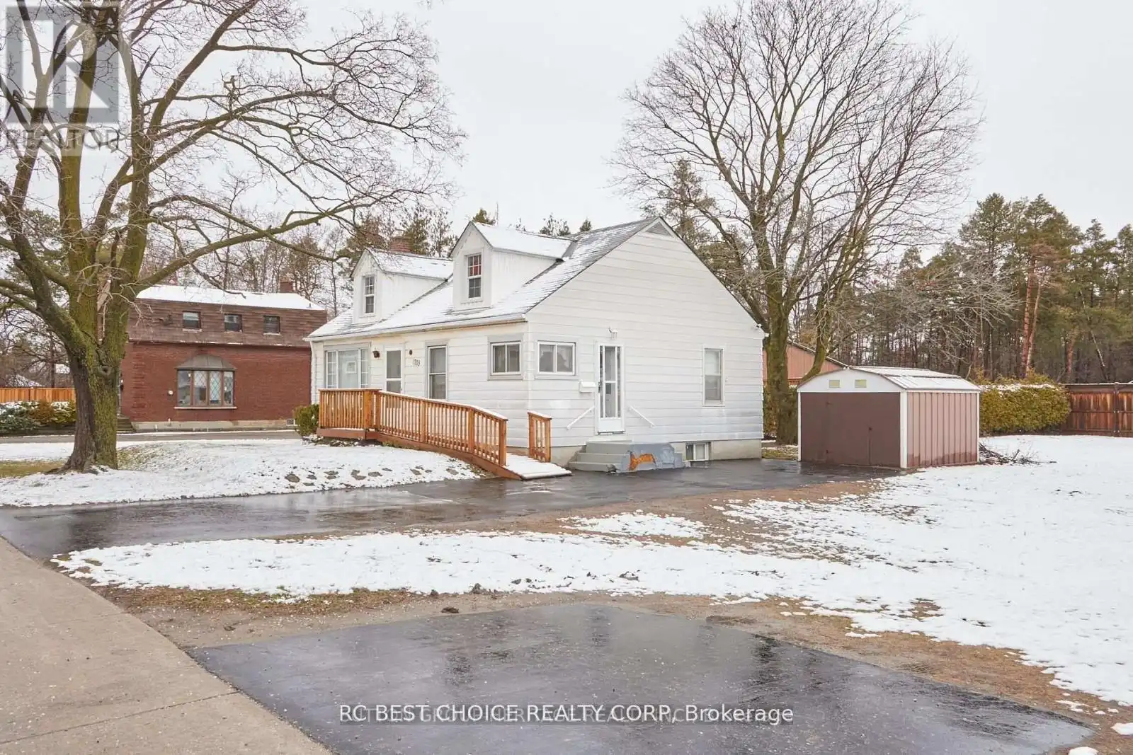 1705 Simcoe Street North, Oshawa (Samac)