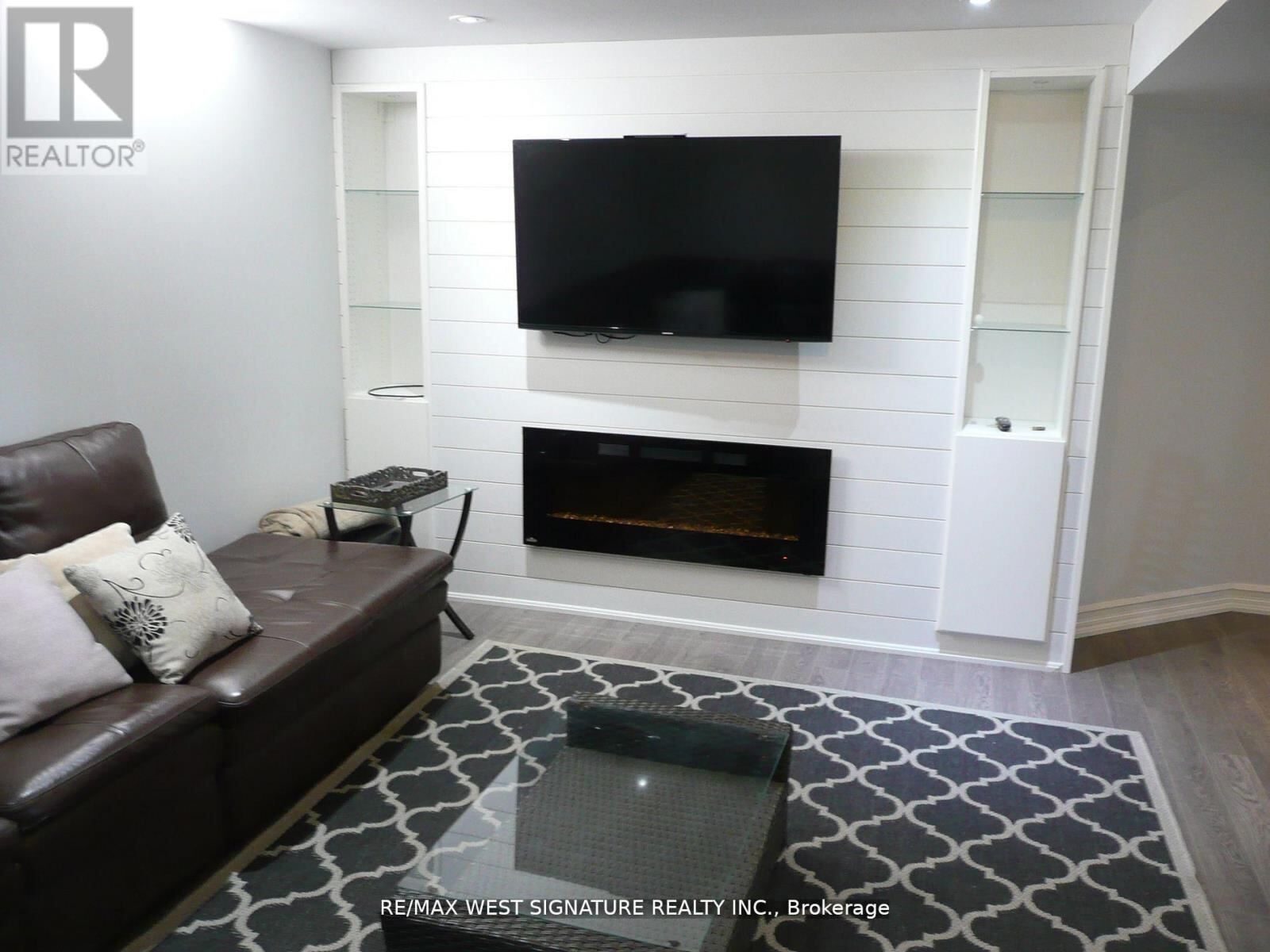 70 Robertson Close, Vaughan (Maple)