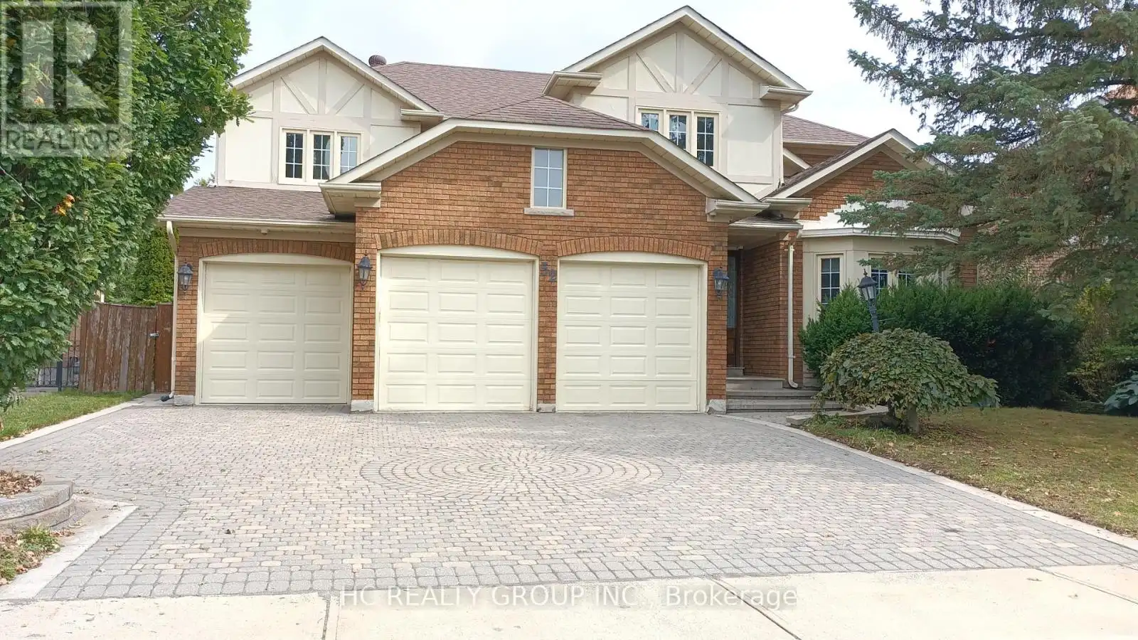 52 Chiltern Hill, Richmond Hill (Bayview Hill)