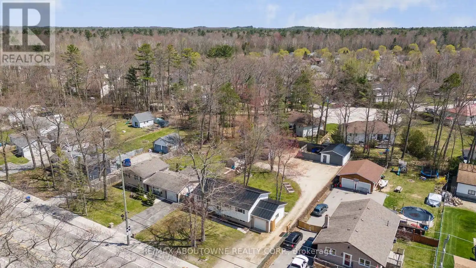 1877 River Road West, Wasaga Beach
