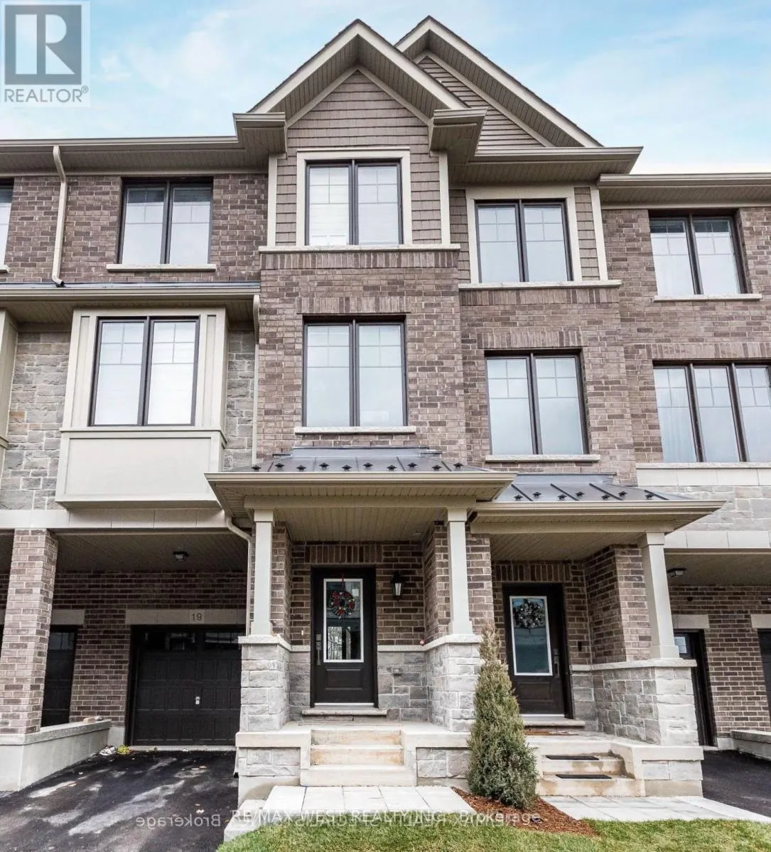 3 Bedroom Row / Townhouse in