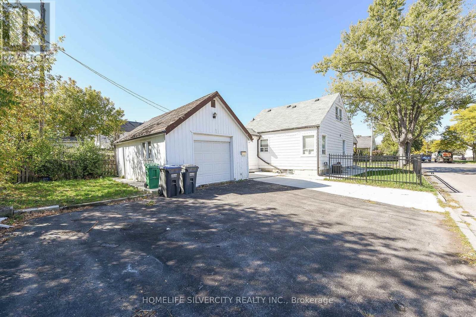 3076 Churchill Avenue, Mississauga (Malton)