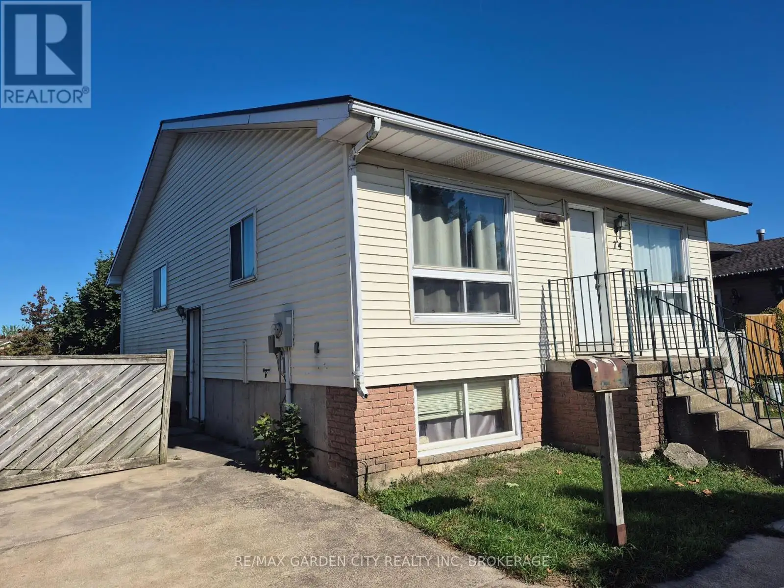 74 Commerford Street, Thorold (Confederation Heights)