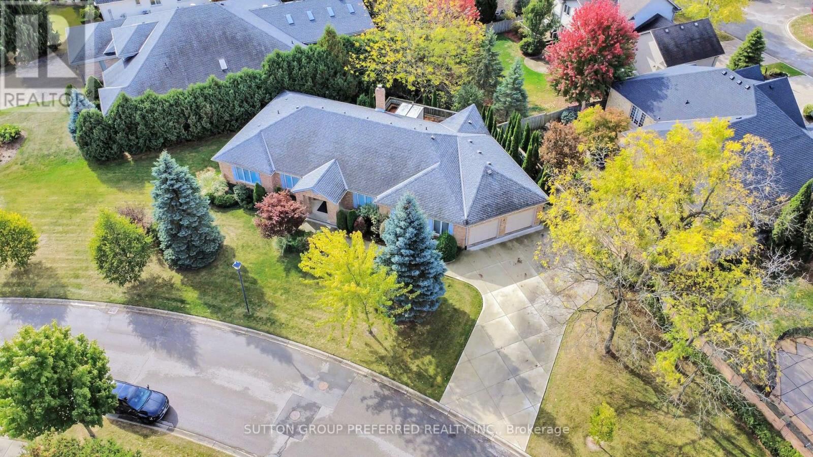 1 Highland Woods Court, London South (South P)