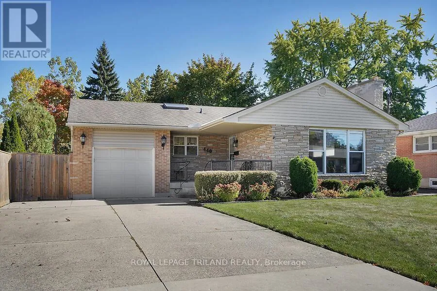 440 Beachwood Avenue, London South (South E)