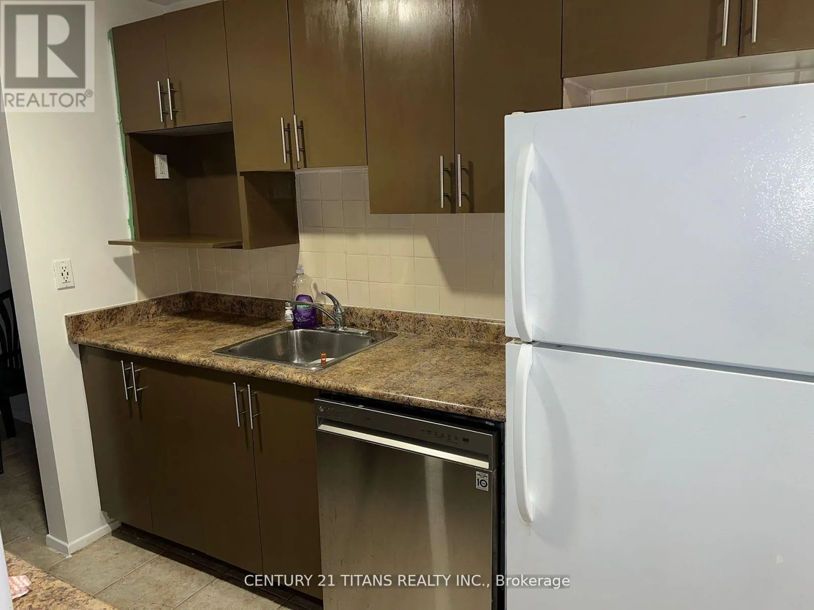 931 Wonderland Road Unit 702, London South (South M)