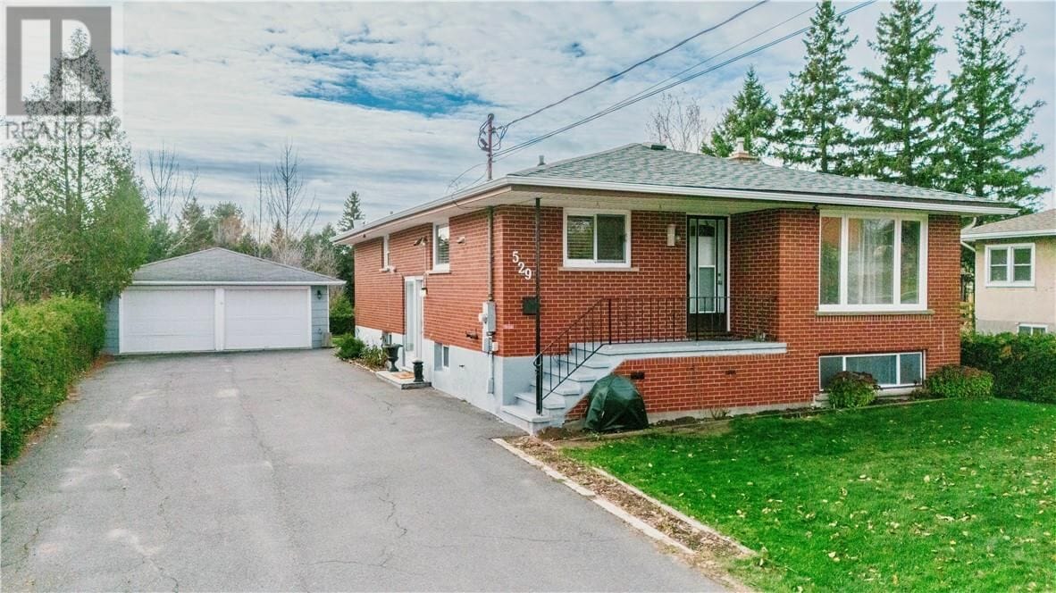 4 Bedroom House in Greater Sudbury
