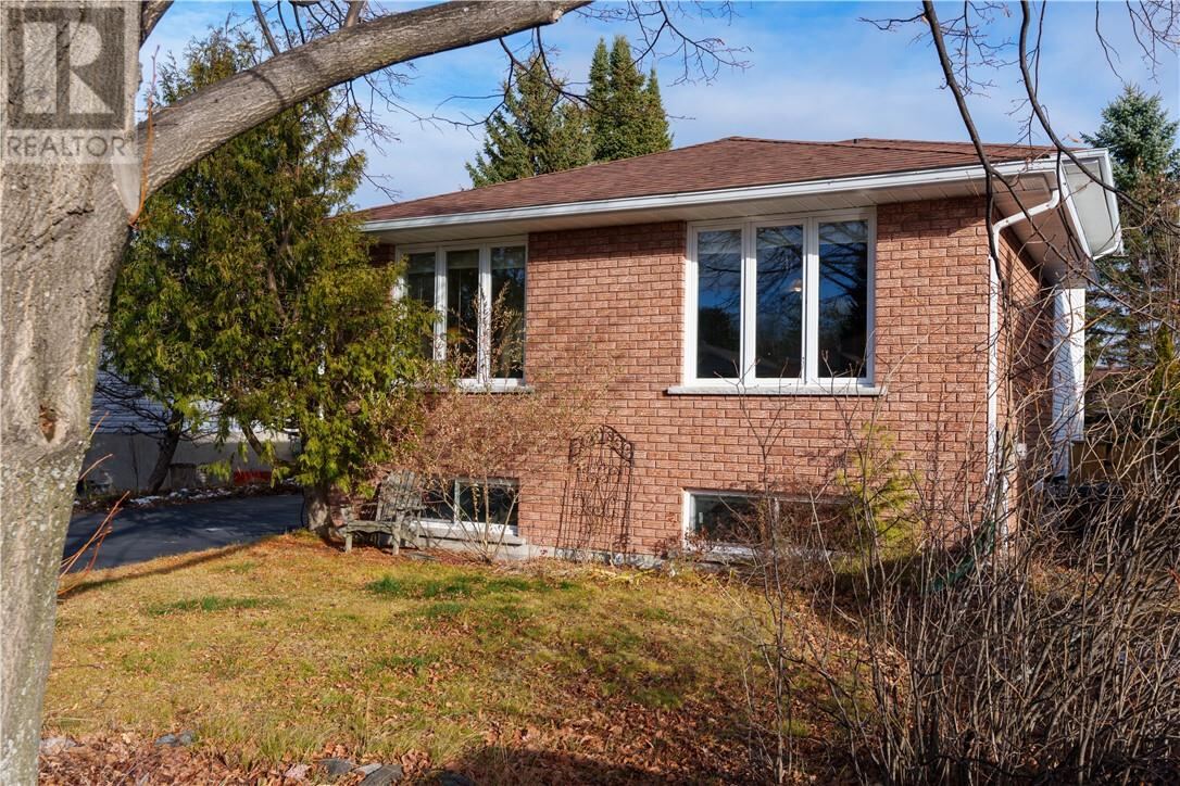 5 Bedroom House in Greater Sudbury