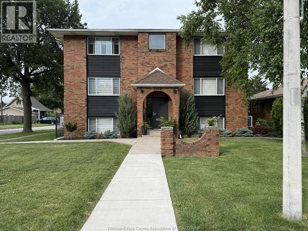 1904 Olive Unit 4, Windsor