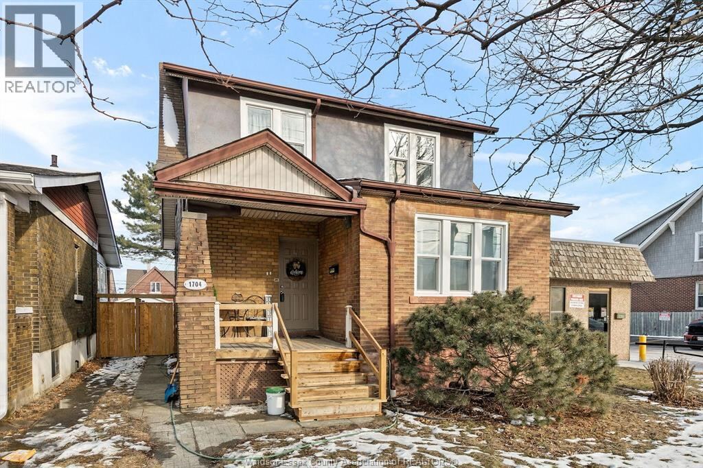 1704 Mercer Unit Upper, Windsor