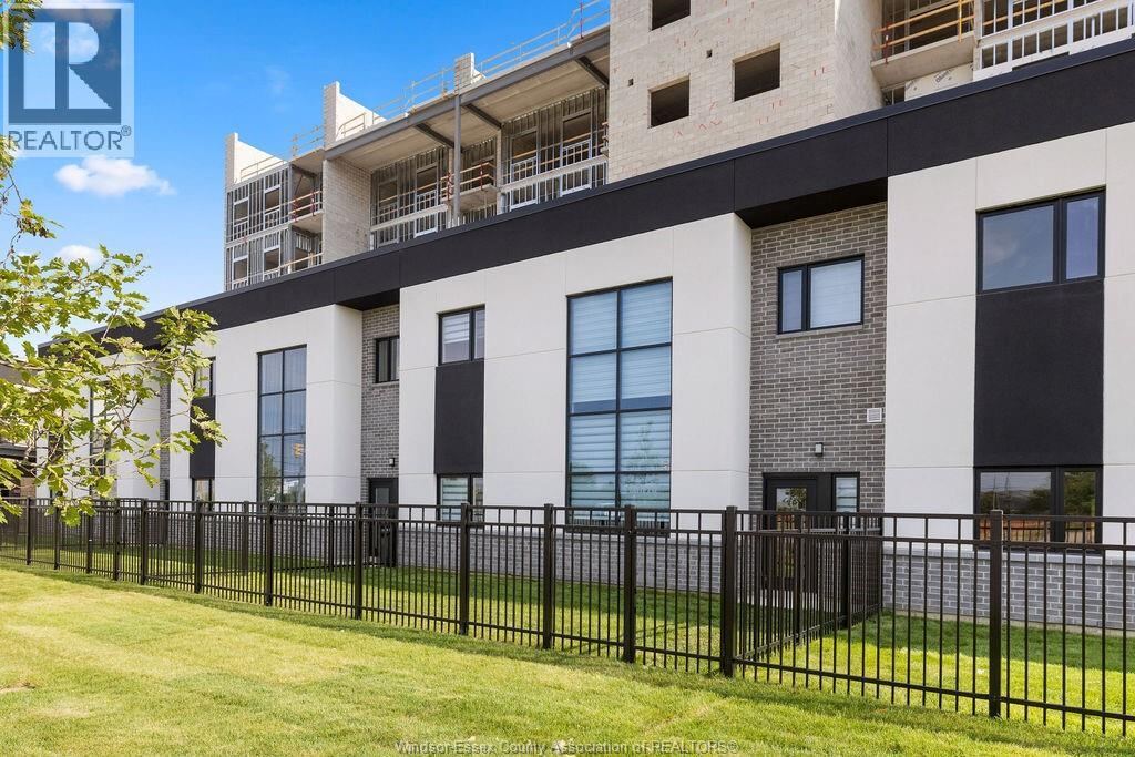 4400 LAURIER Parkway Unit 212, LaSalle