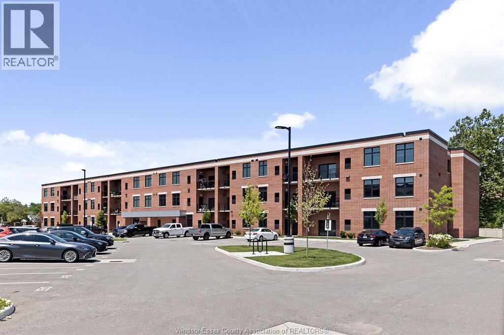 3180 MEADOWBROOK Lane Unit 102, Windsor