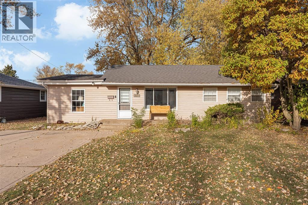 329 SUPERIOR Street, LaSalle