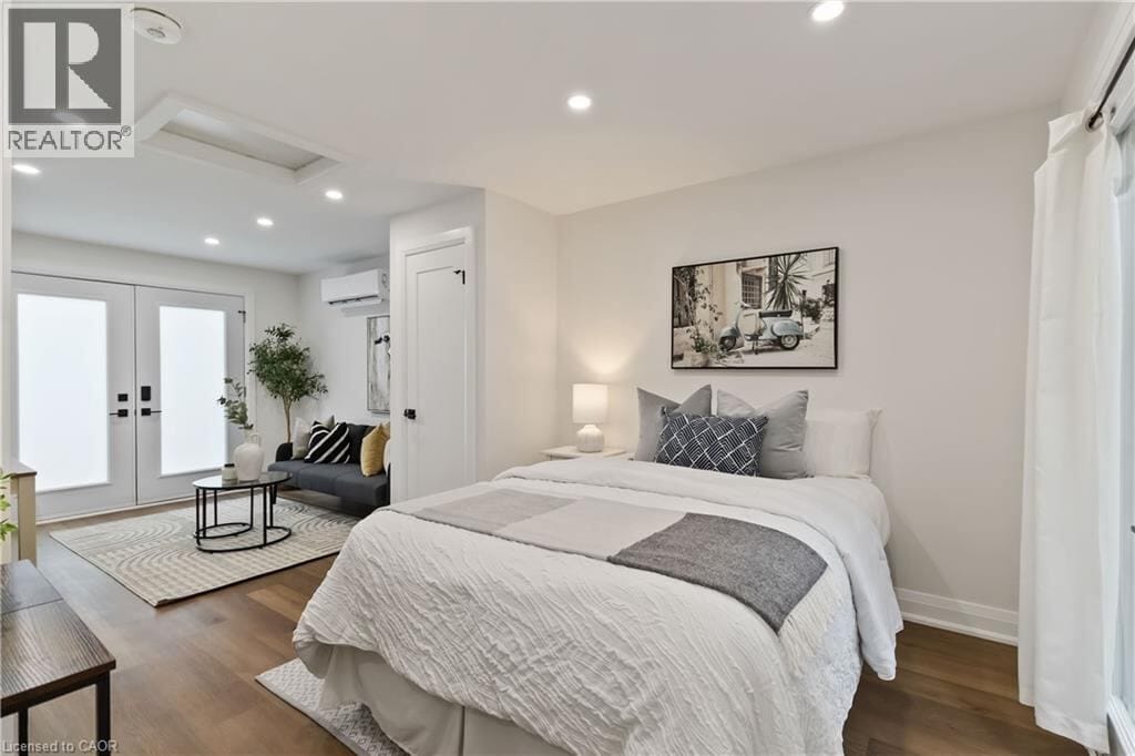1332 MAJESTIC Drive Unit 2, Burlington