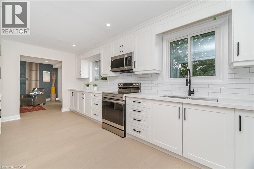 2392 ARNOLD Crescent, Burlington