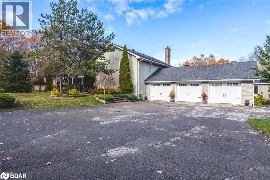 2 MILLS Circle, Midhurst