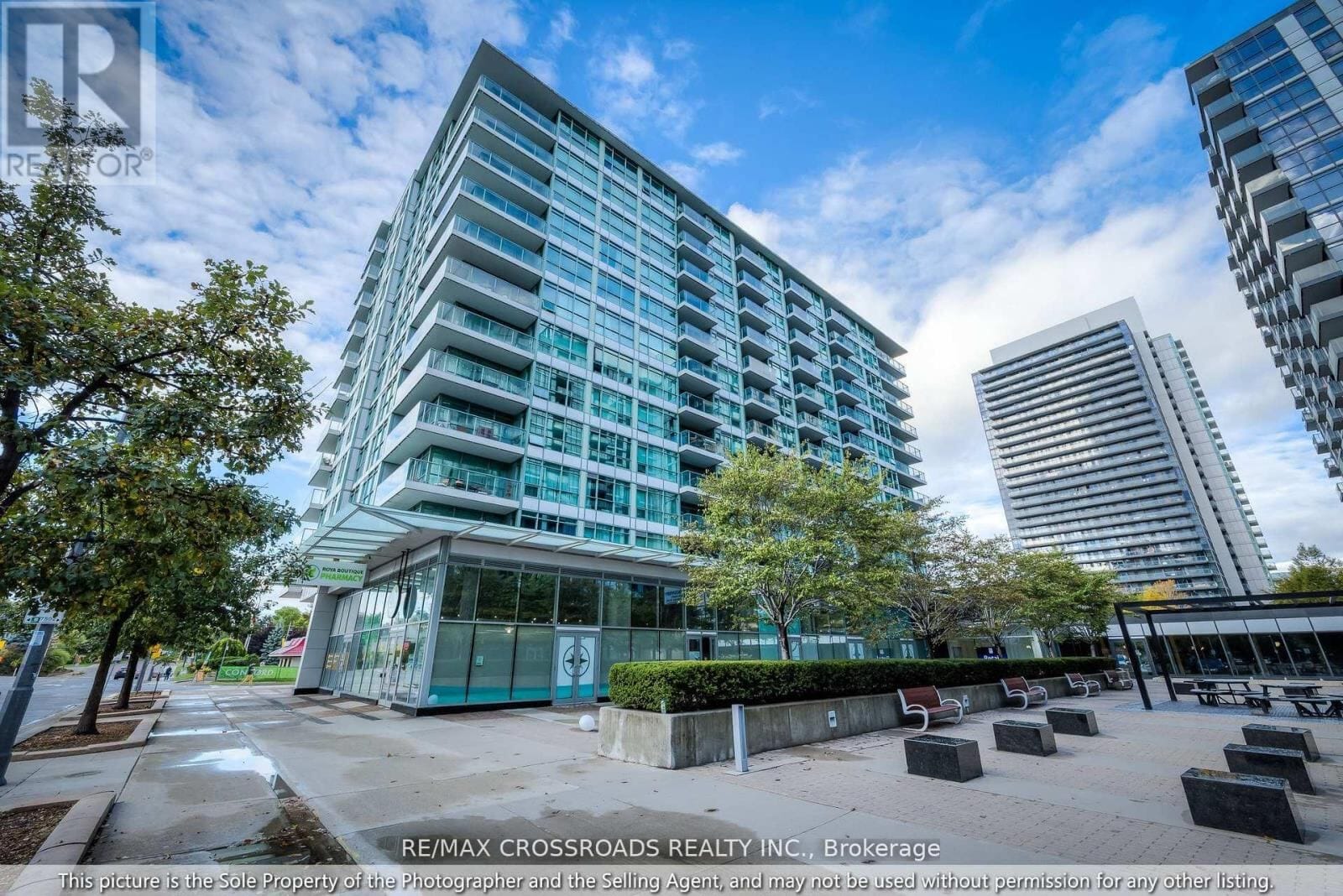 15 Singer Court Unit 206, Toronto (Bayview Village)