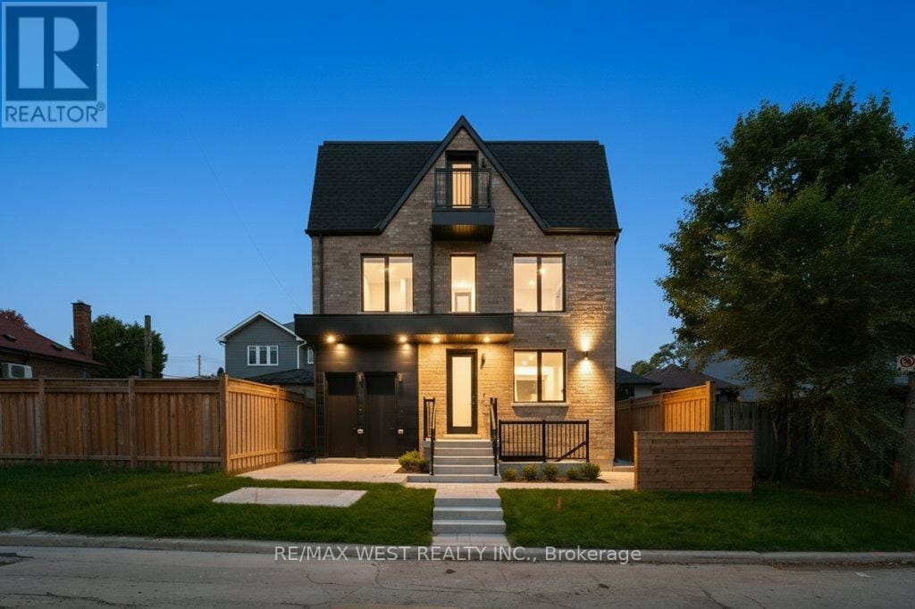 661 Winona Drive Unit A, Toronto (Oakwood Village)