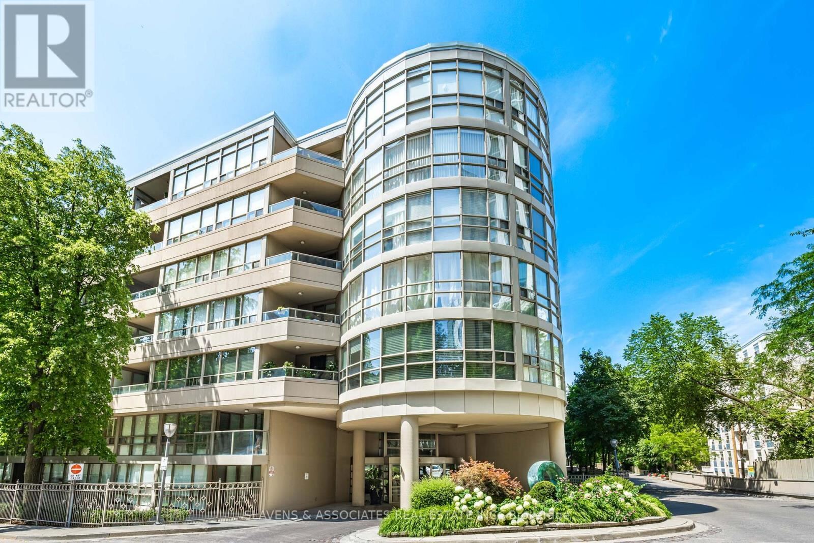 18 Lower Village Gate Unit 108, Toronto (Forest Hill South)
