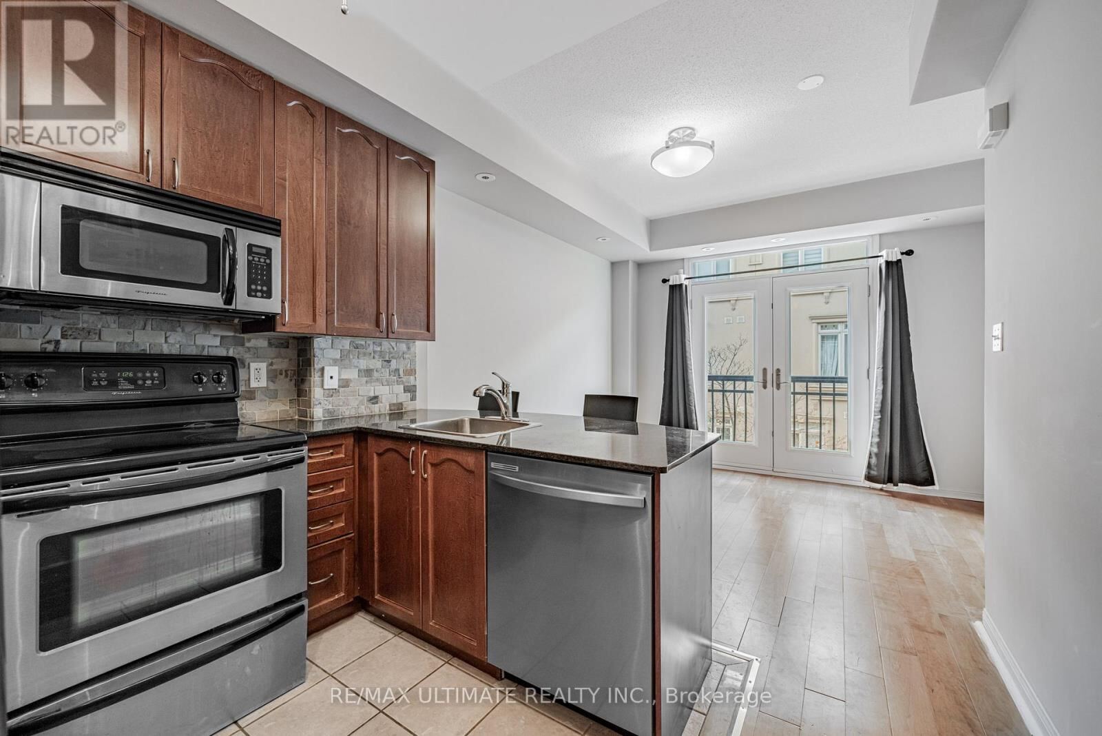 68 Carr Street Unit TH21, Toronto (Kensington-Chinatown)