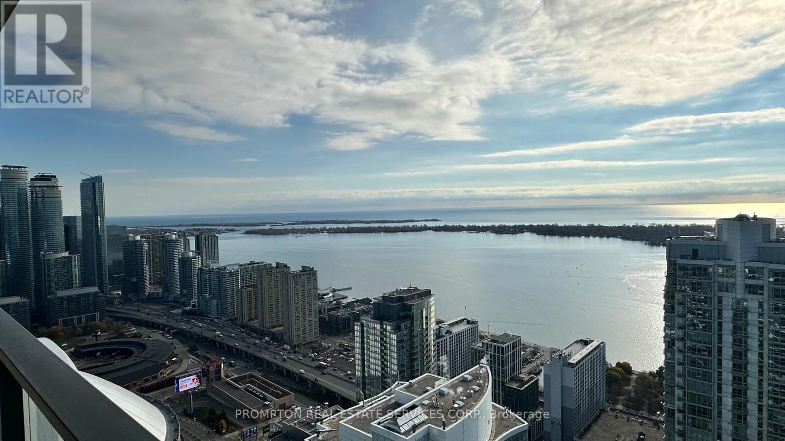 3 Concord Cityplace Way Unit 5811, Toronto (Waterfront Communities)