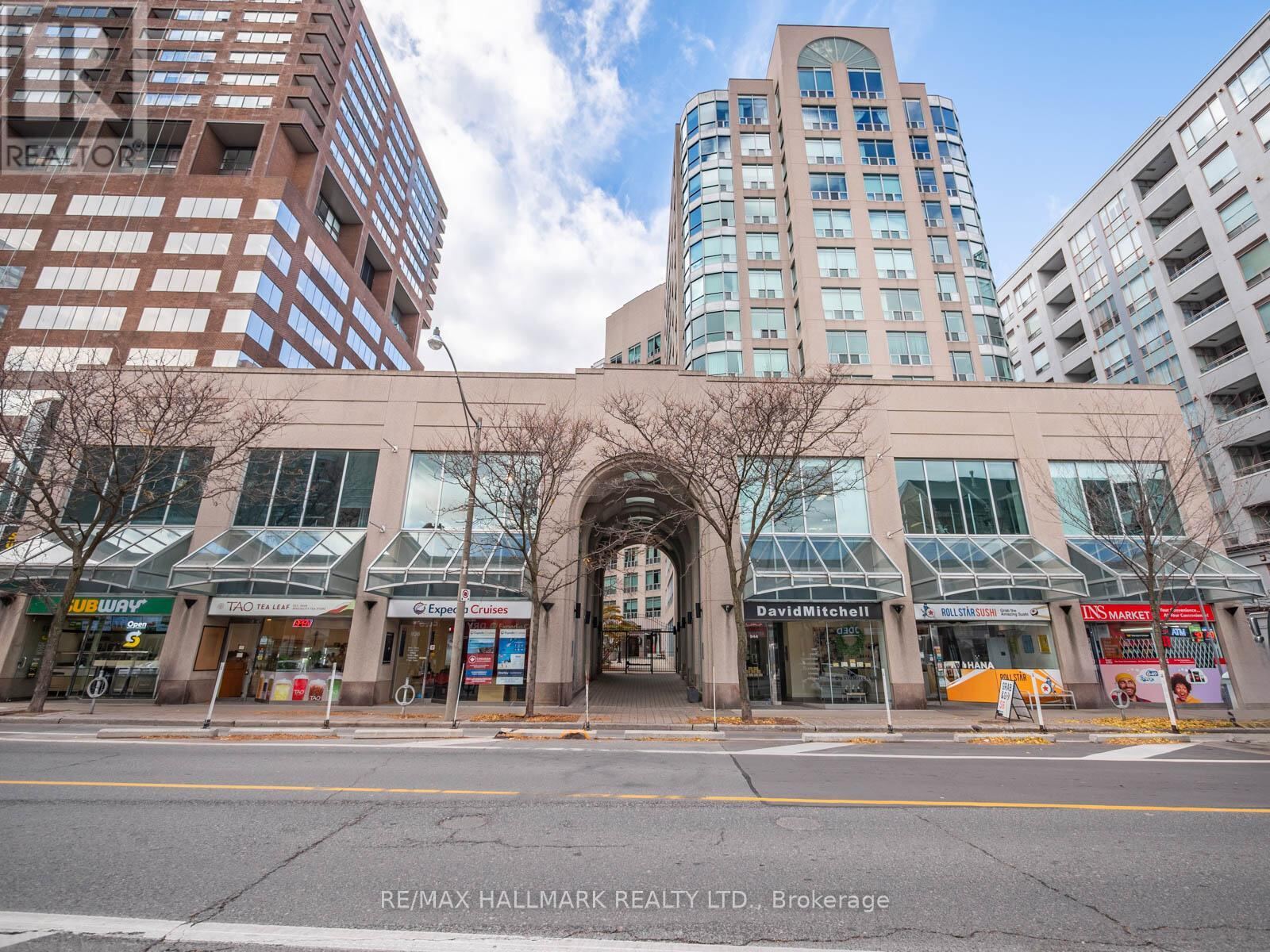 942 Yonge Street Unit 809, Toronto (Annex)