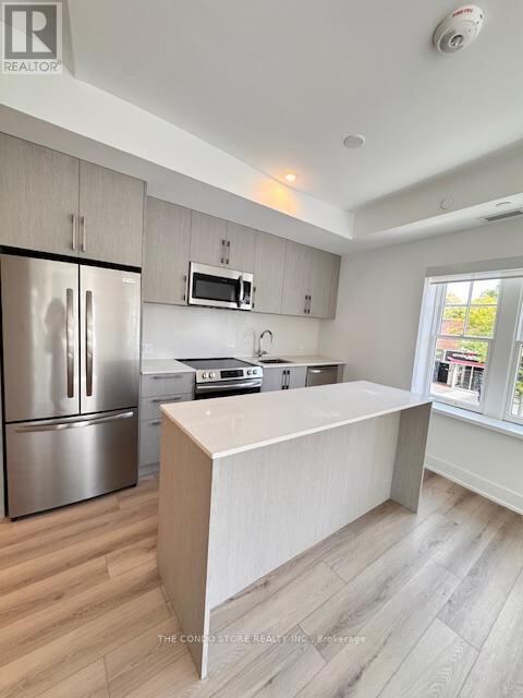 8 Manor Road West Unit 204, Toronto (Yonge-Eglinton)