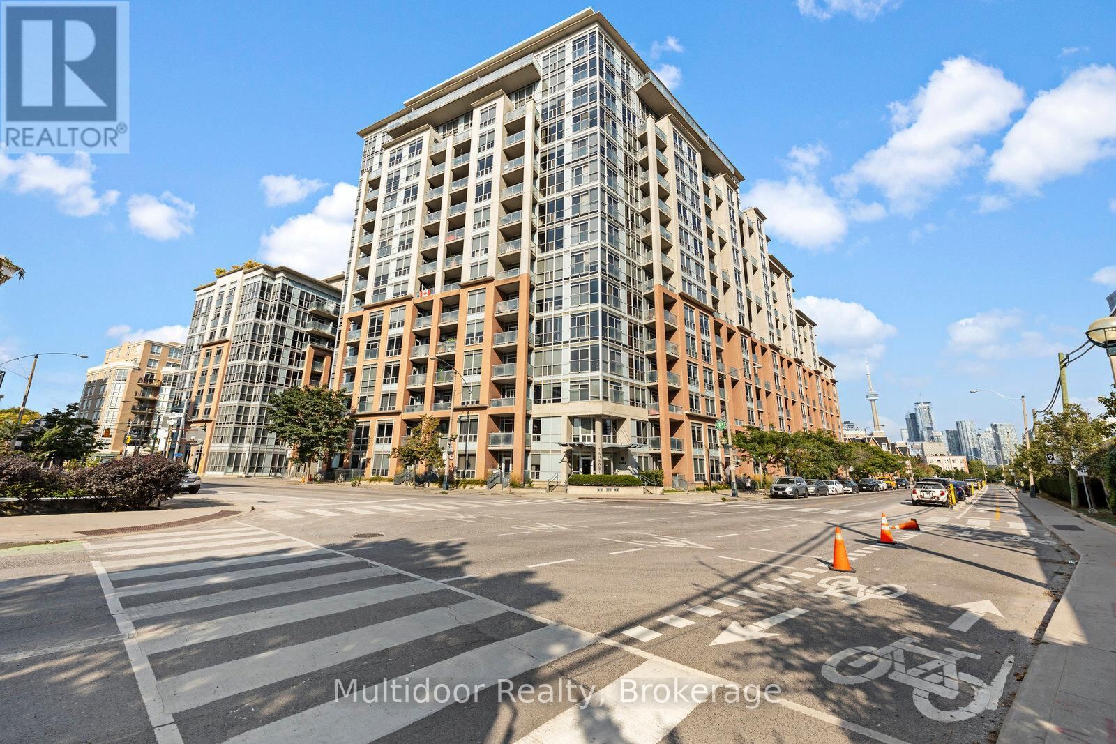 1 Shaw Street South Unit 817, Toronto (Niagara)