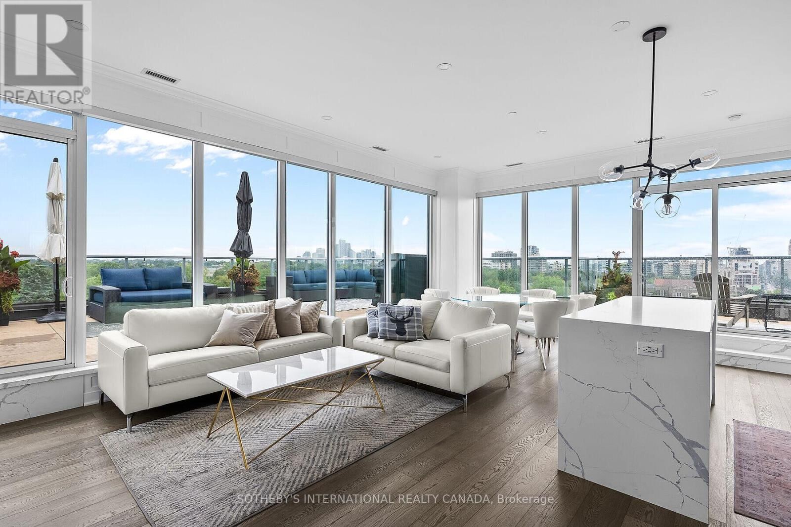 6 Parkwood Avenue Unit 901, Toronto (Casa Loma)