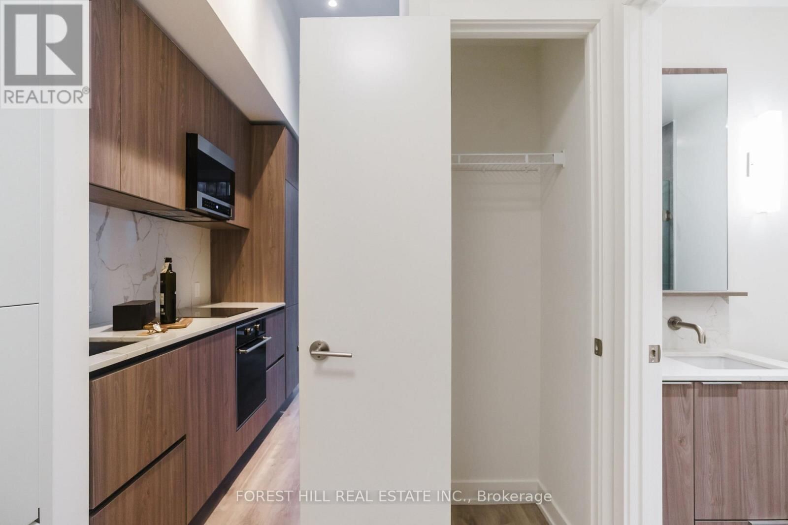 110 Broadway Avenue Unit 607, Toronto (Mount Pleasant West)