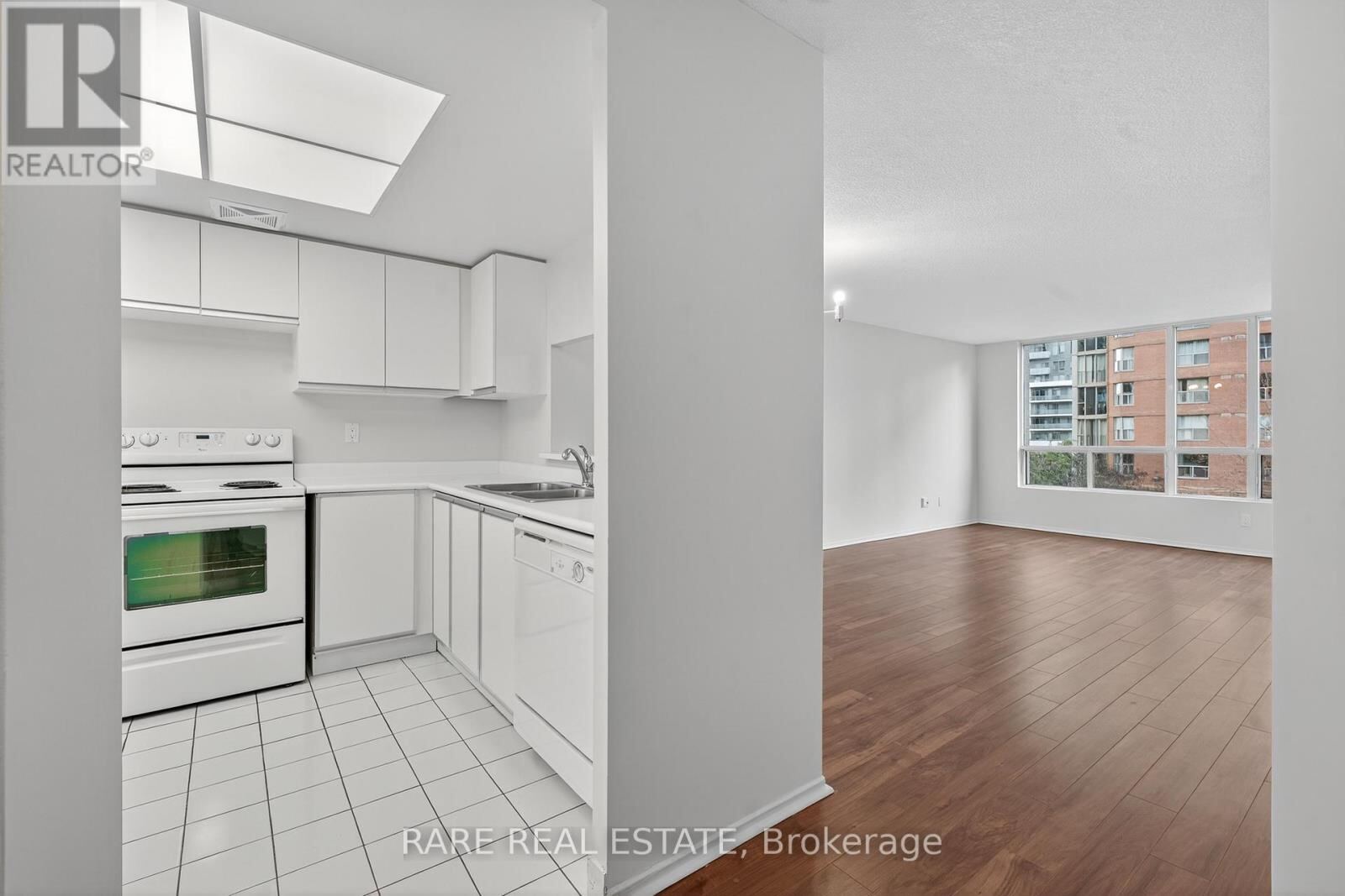 5785 Yonge Street Unit 301, Toronto (Newtonbrook East)