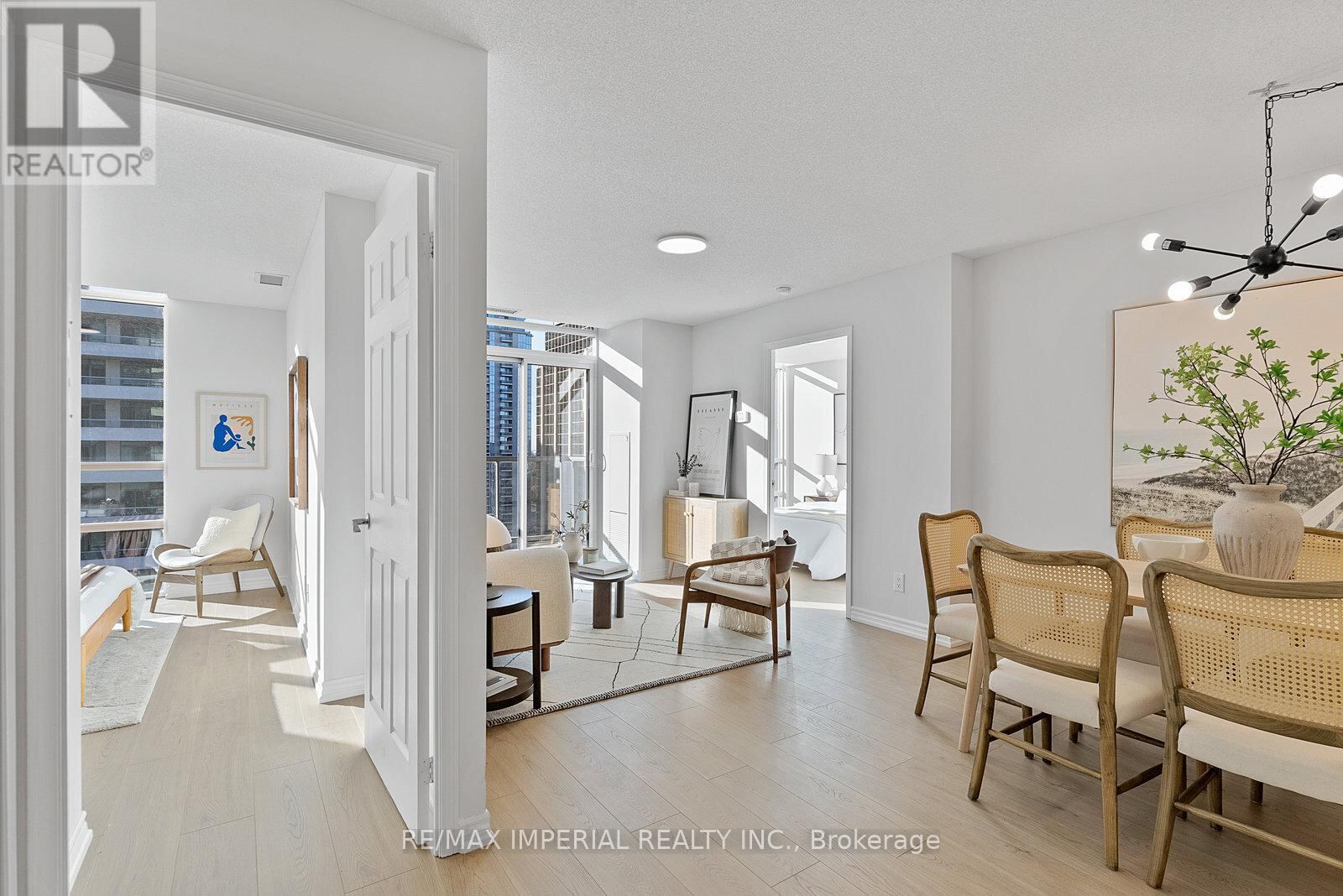 35 Hollywood Avenue Unit 2318, Toronto (Willowdale East)