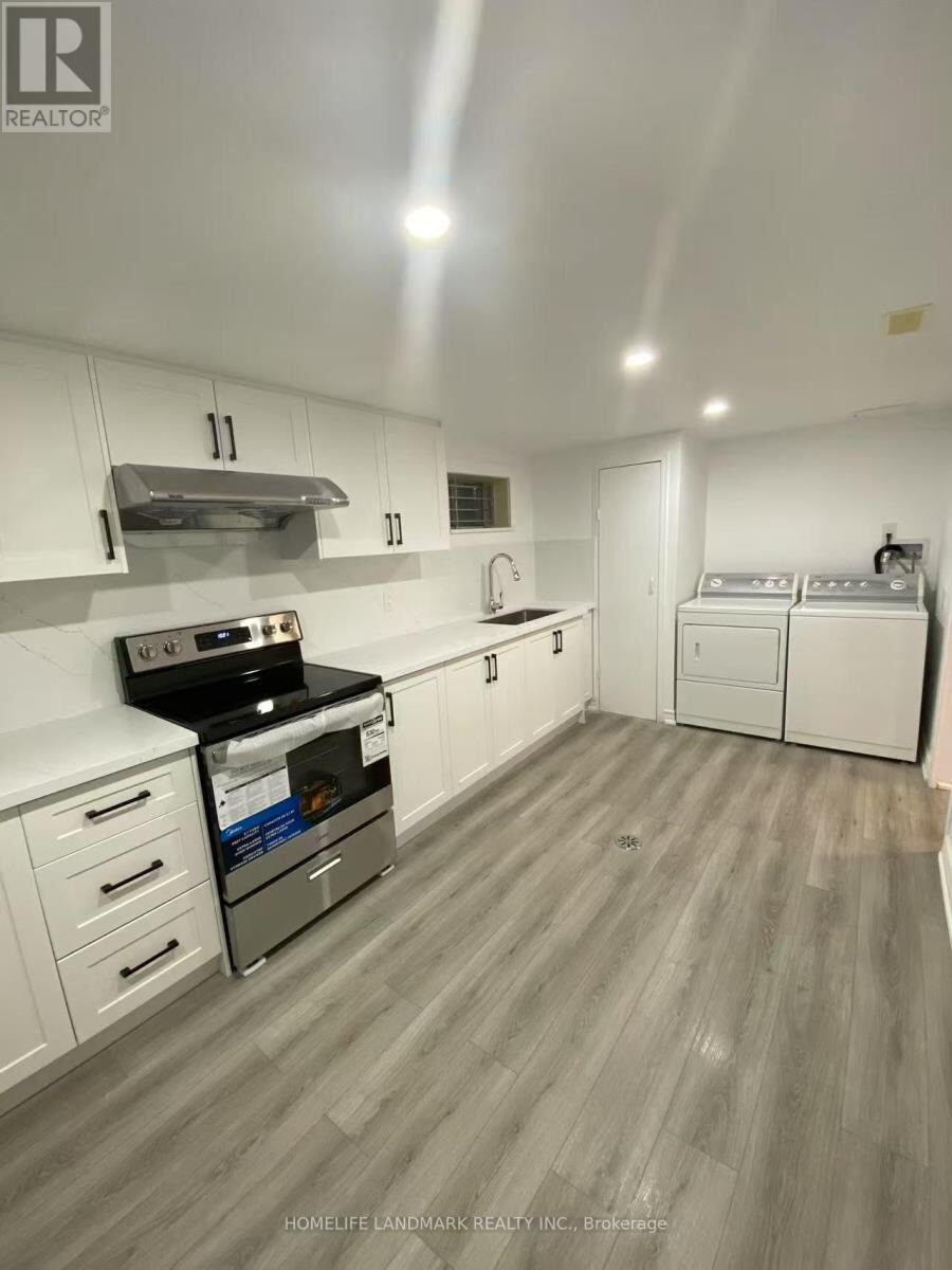 126 Roywood Drive Unit main floor, Toronto (Parkwoods-Donalda)