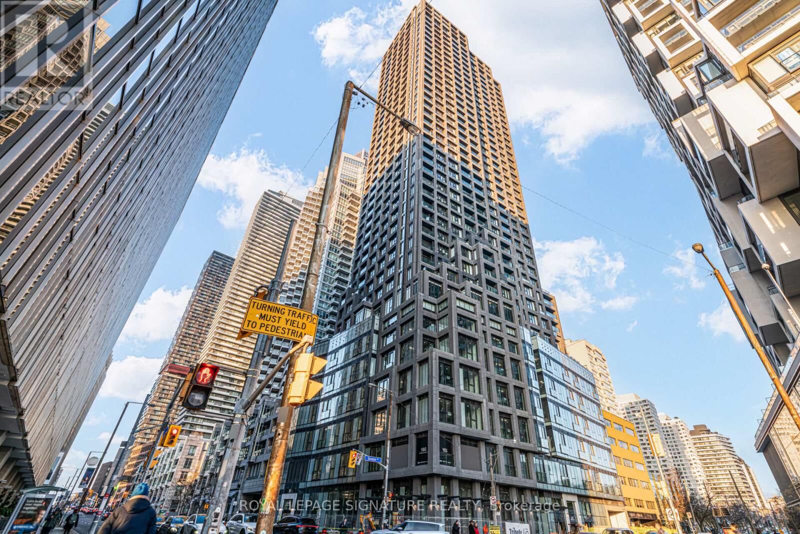 20 Soudan Avenue Unit 2205, Toronto (Mount Pleasant West)