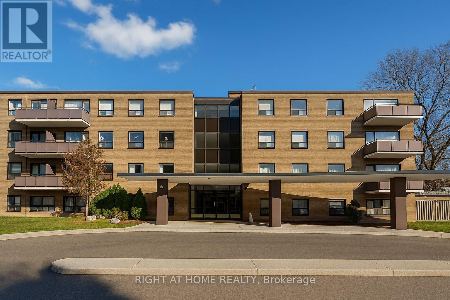1002 Lawrence Avenue East Unit 205, Toronto (Banbury-Don Mills)