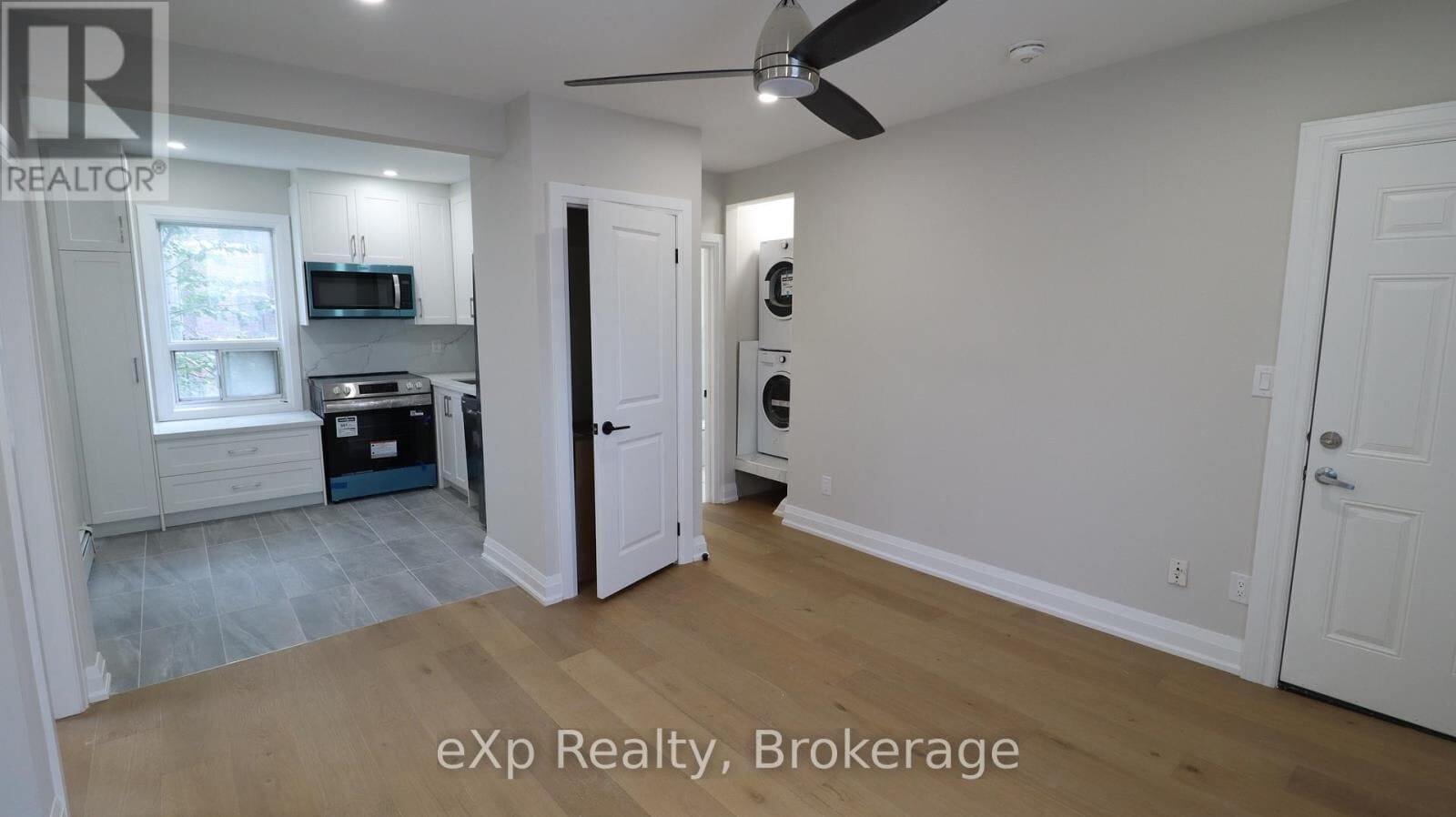 2002 Queen Street East Unit 3, Toronto (The Beaches)