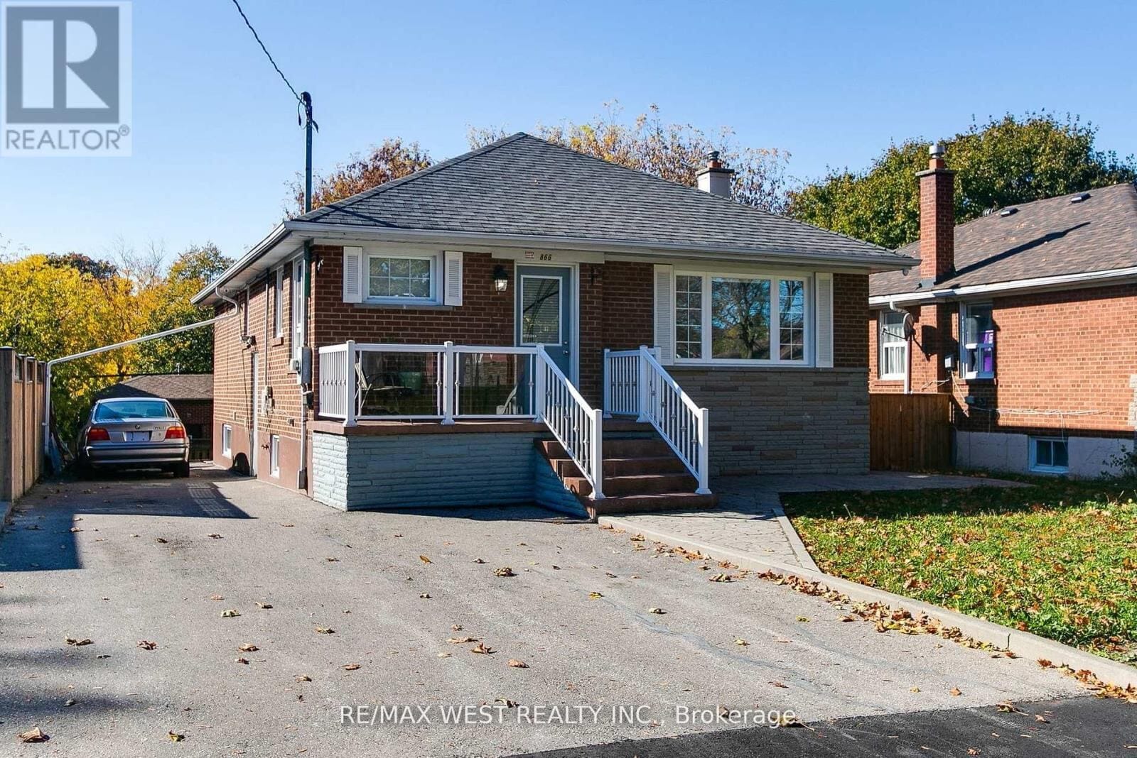 866 Scarborough Golf Clb Road, Toronto (Woburn)